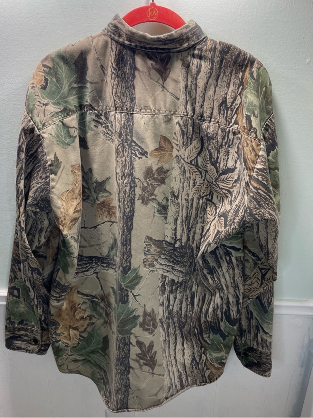 Realtree Men's Camouflage Button-Up Shirt Jacket in Green and Brown - Picture 6 of 6